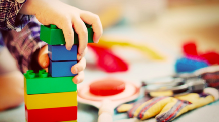從玩耍到成長 幼兒教玩具選購指南與技術銷售新趨勢